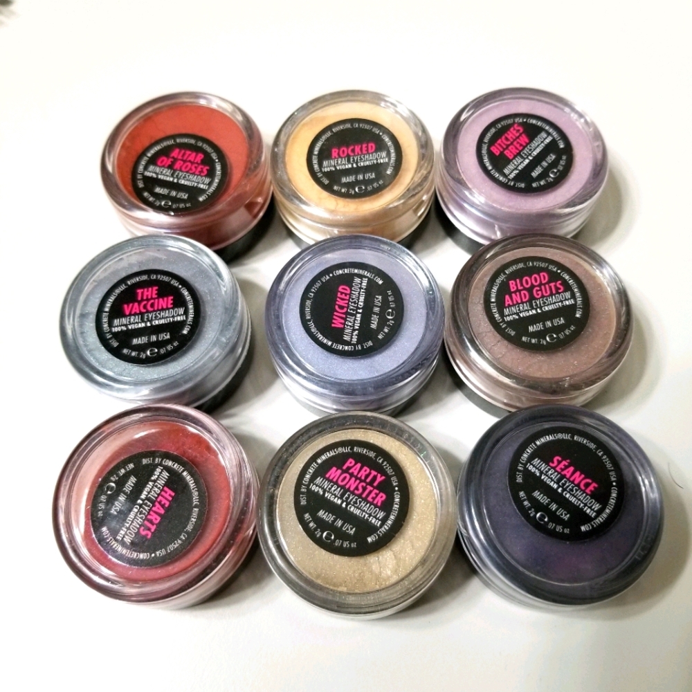 Concrete Cosmetics mineral loose eye shadow